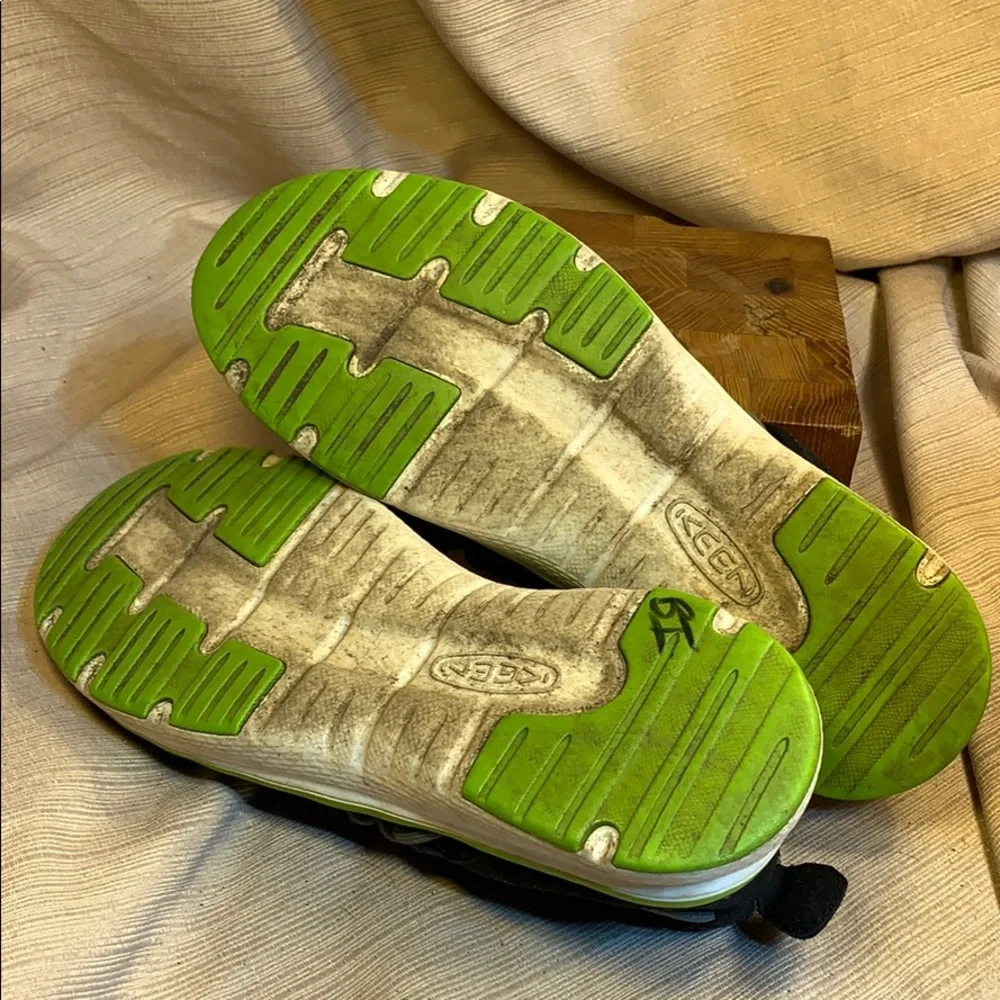 Keen uneek woven sandals preloved light comfort